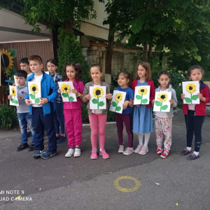 Ateliere de creație. Tabăra vocațională. Flori și soare. Copii frumoși ca florile.