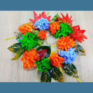 Ateliere de creație, confecționarea cununițelor în cadrul taberei vocaționale „Soarele copilăriei”