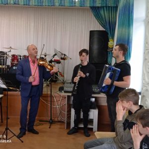 18.06.2021 Întâlniri de suflet poeți, scriitori și muzicieni în cadrul taberei vocaționale „Soarele copilăriei”