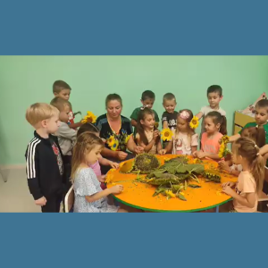 Floarea-Soarelui de vară, Curge-n tainice poeme. Floarea- Soarelui de vară, Este sursa vieții.