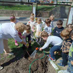 Intervenția instituțiilor de învățământ din sectorul Centru în cadrul Campaniei de salubrizare, din 5 aprilie