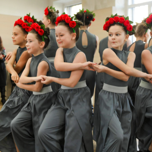 Concurs municipal ”Să dăruim culori copilăriei”, etapa de sector Secțiunea- dans modern