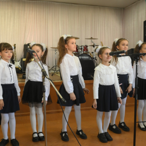 Concurs municipal ”Să dăruim culori copilăriei”, etapa de sector Secțiunea- creație muzicală