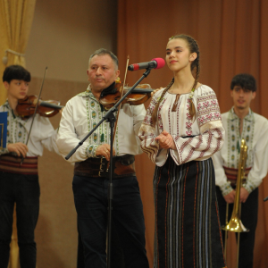 16 premii de la concursul municipal ”La Fântâna Dorului” au revenit sectorului Centru